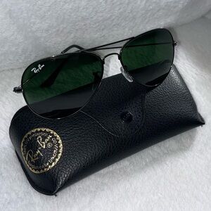 MENS RAYBANS AVIATOR CLASSICS.